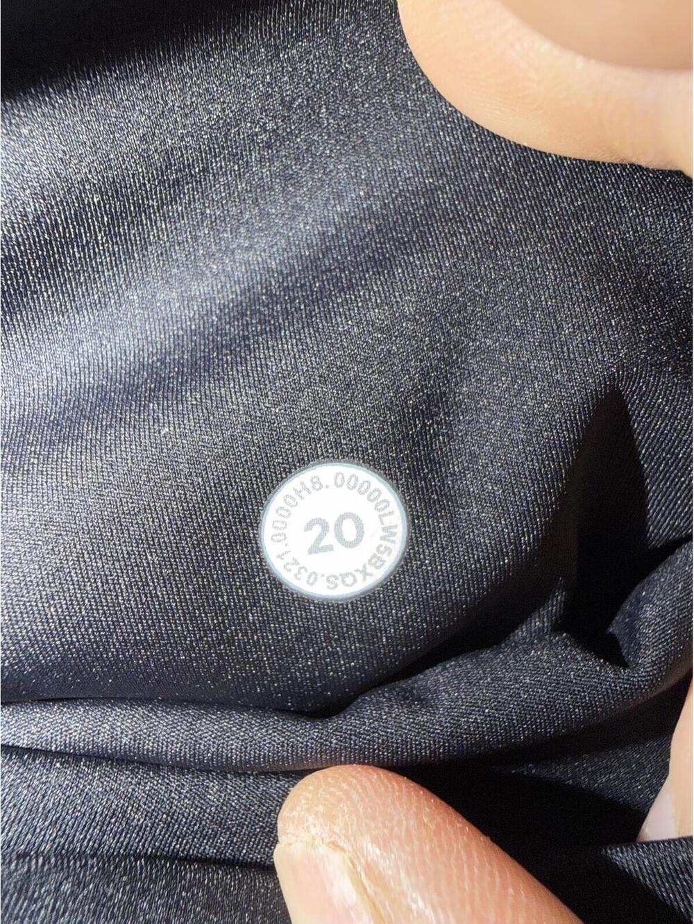 Lululemon Leggings w/Pockets Size 20 NWOT - Picture 2 of 3